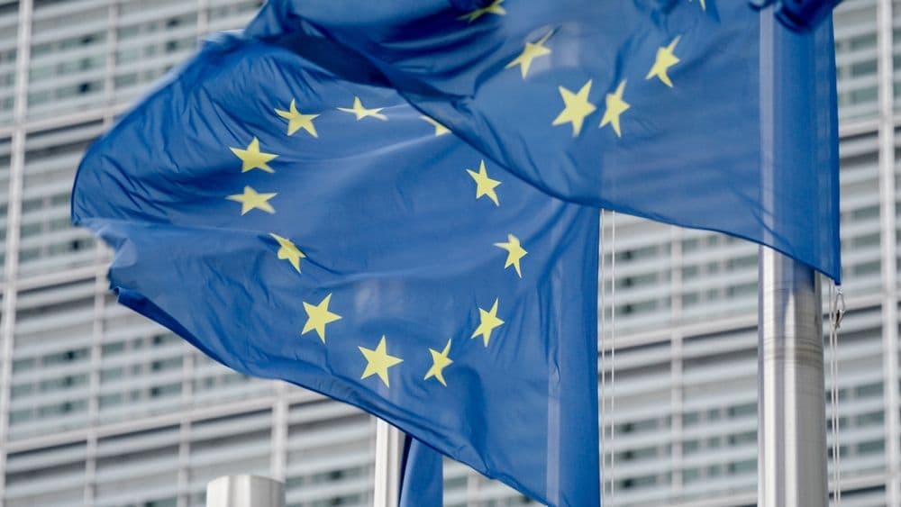 Coinbase Becomes First U.S. Exchange to Gain EU-Wide MiCA License