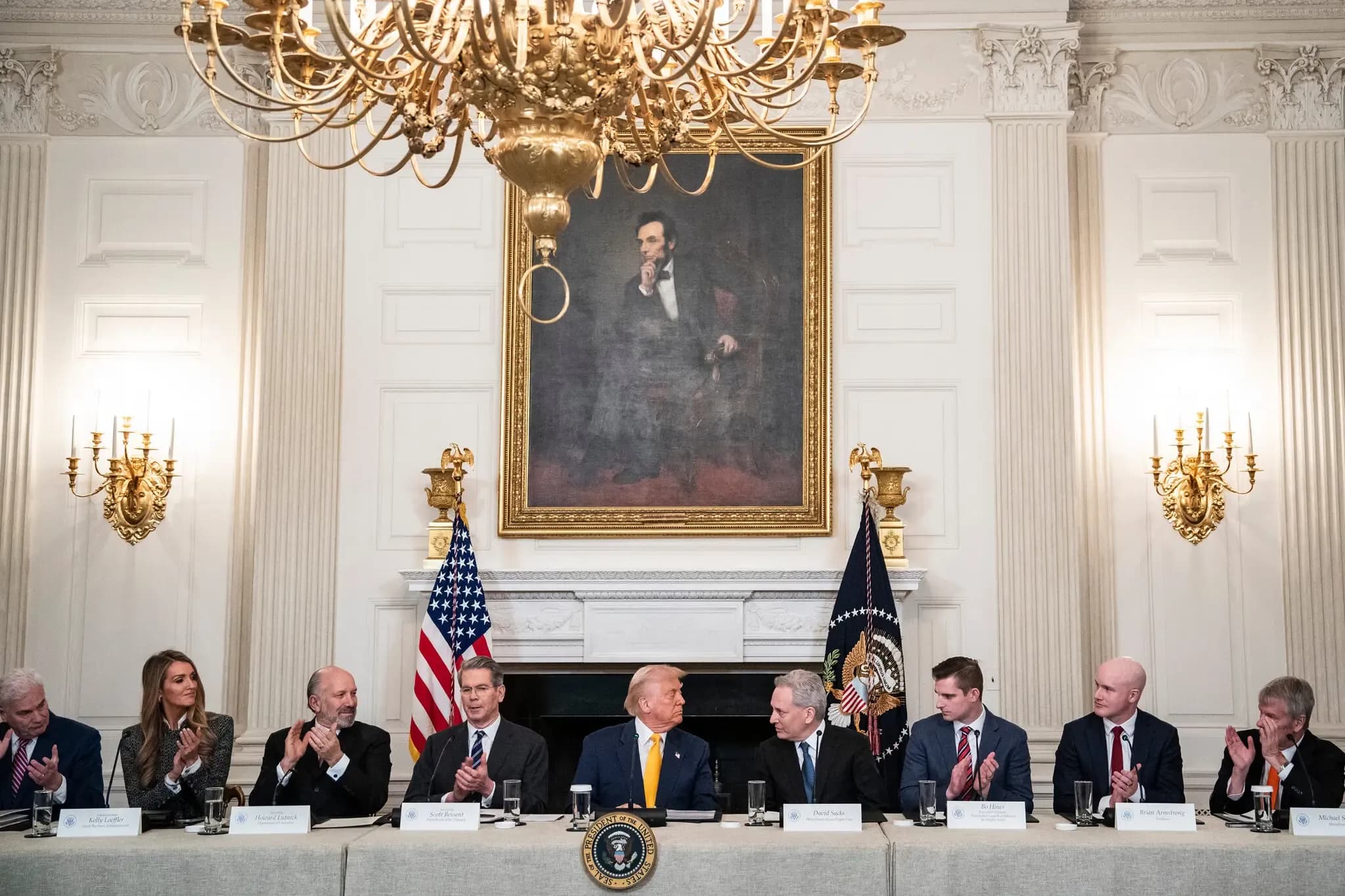 White House Crypto Summit Shakes Markets: Bitcoin Slips, Altcoins Tumble