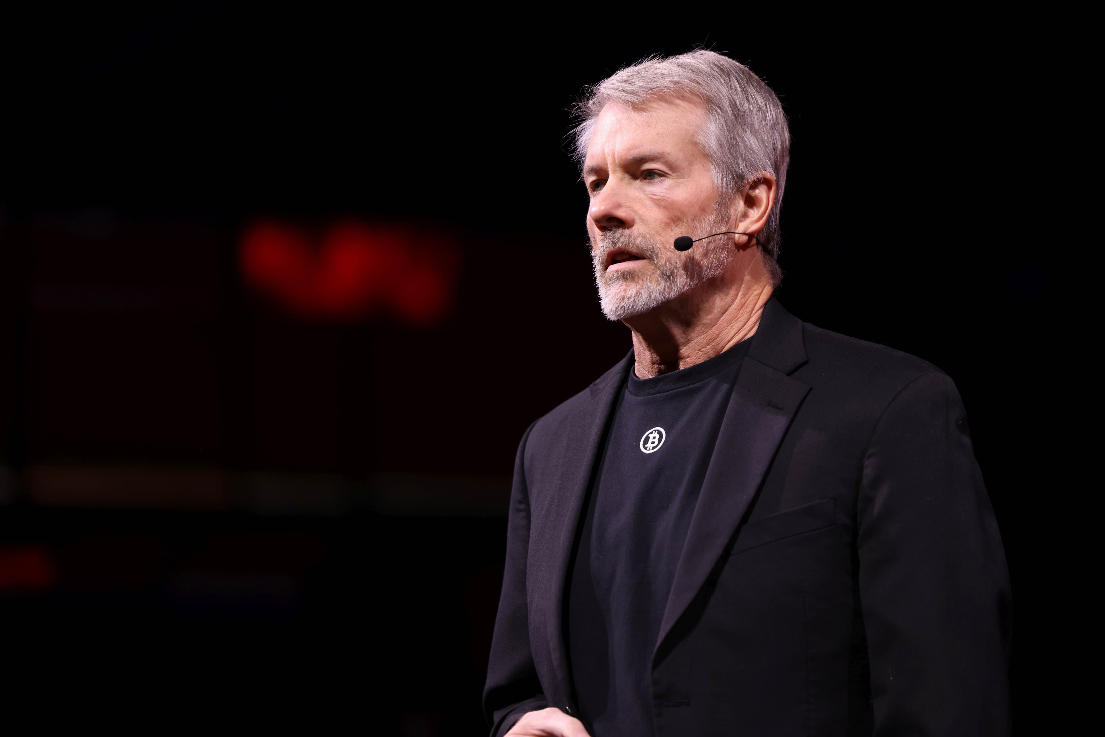 Michael Saylor Urges Apple to Purchase Bitcoin 