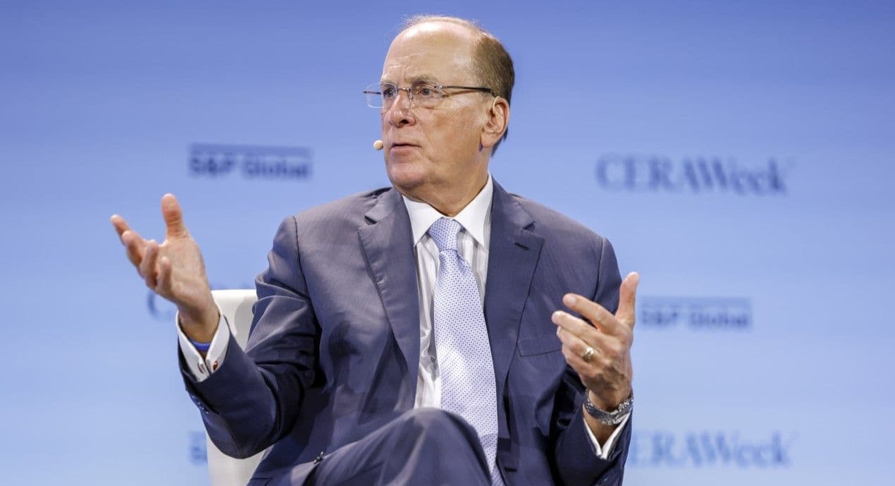 BlackRock’s Larry Fink Warns U.S. Debt Could Hand Bitcoin Global Power